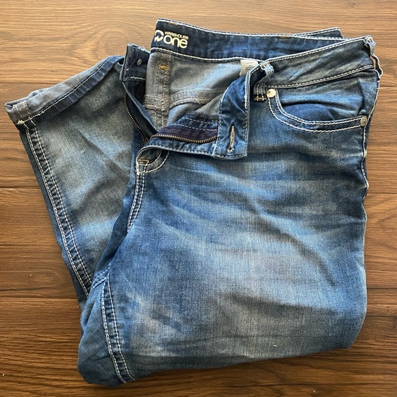 Various Jean Capris and jeans - Picture 2 of 6